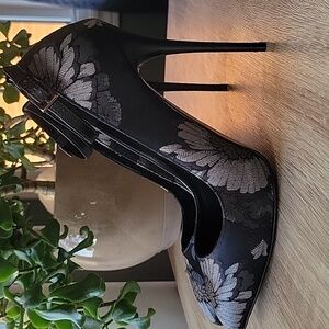 Alexander McQueen Pointy Hibiscus Jaquard Print Stiletto
